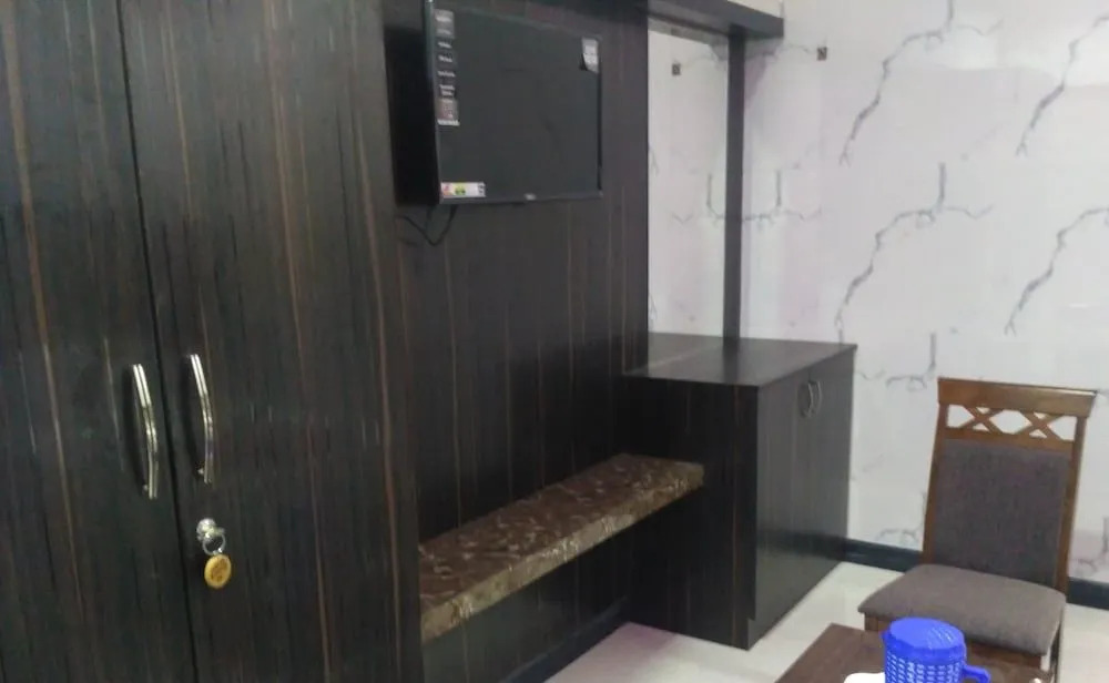 Hotel Vel Residency