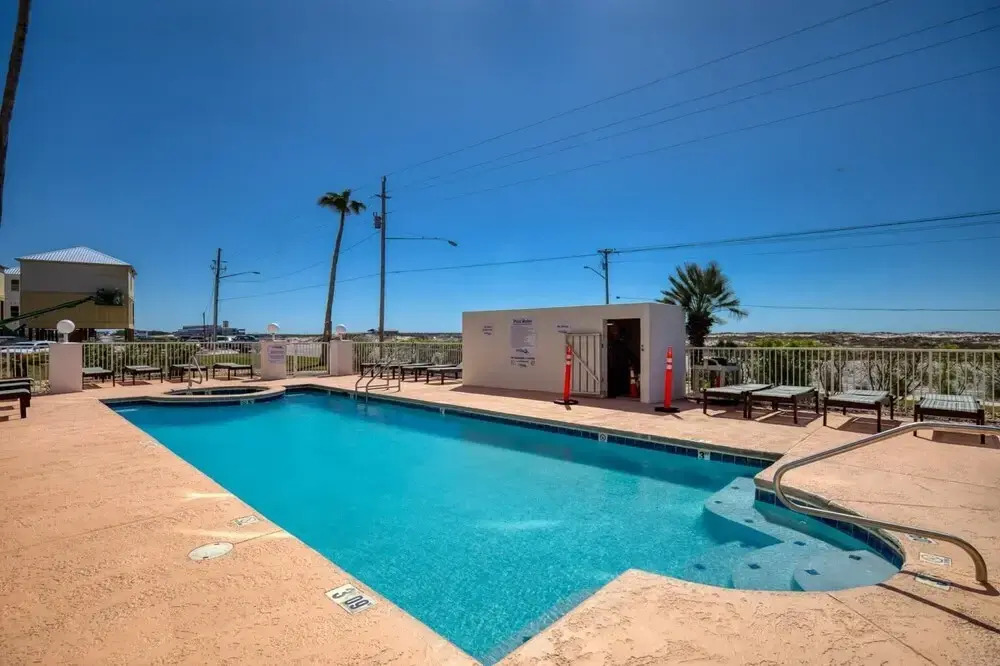 Gulf Shores Condo Pool Across Street From Beach