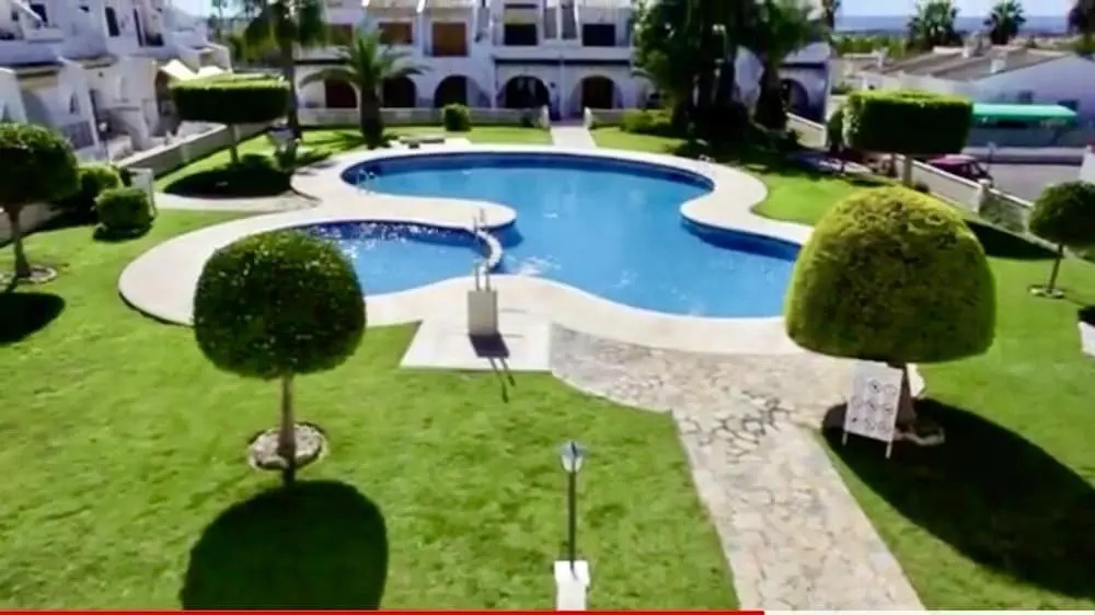 2-bed Apartment 10 min Drive to the Beach!
