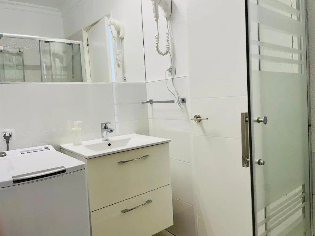 Sunny Apartment Australia by Yumbo