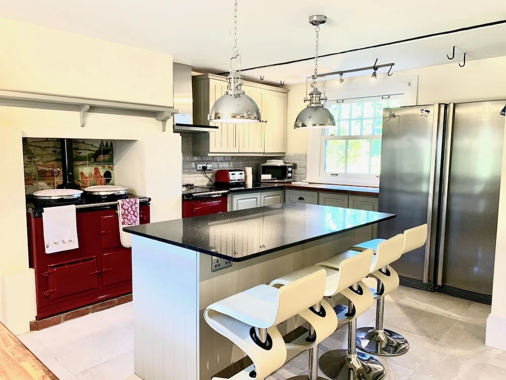 The Estate - 11 Bed - Sleeps 22 - Private Garden