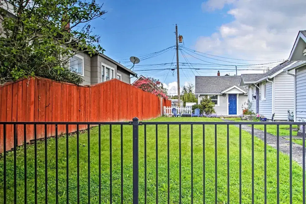 Lovely Tacoma Cottage w/ Fire Pit, Near Dtwn!