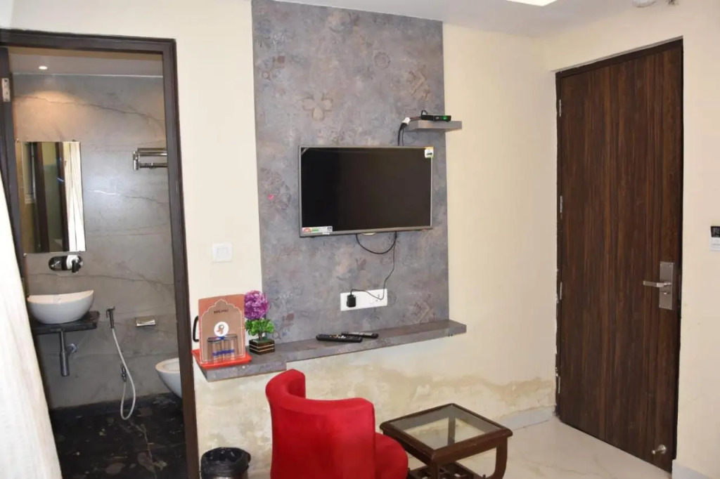 Hotel Wall City 55 - Near NDLS Station & Connaught Place