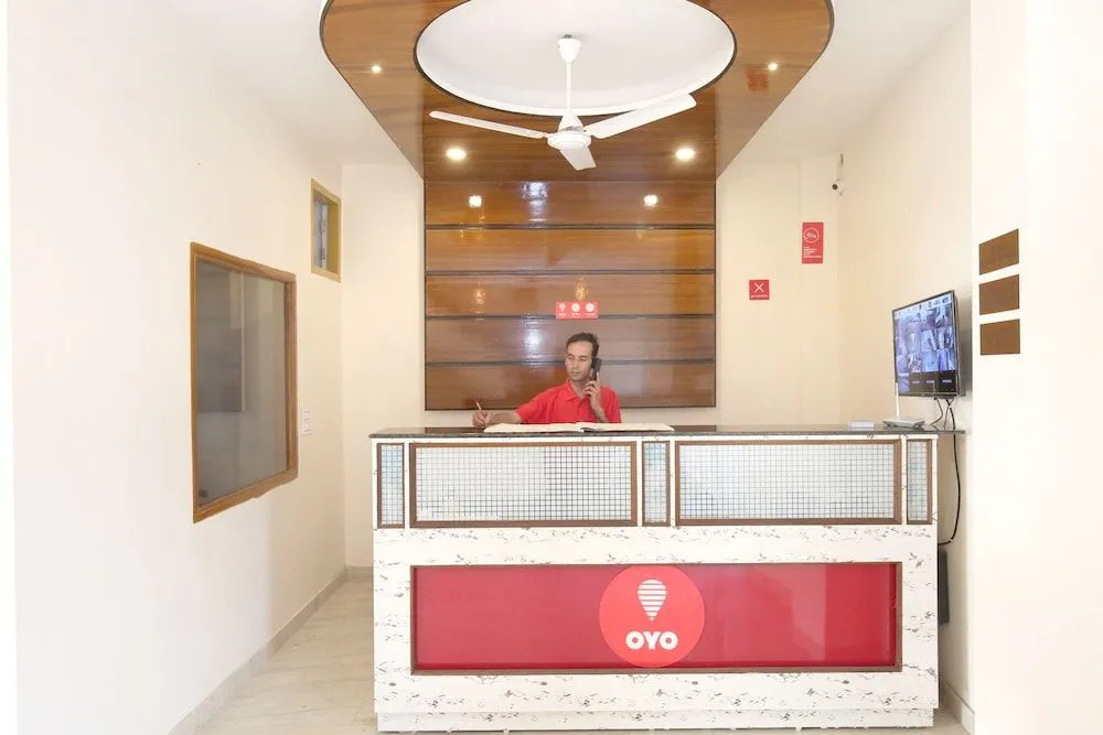 OYO 10330 Hotel Golden Brooks