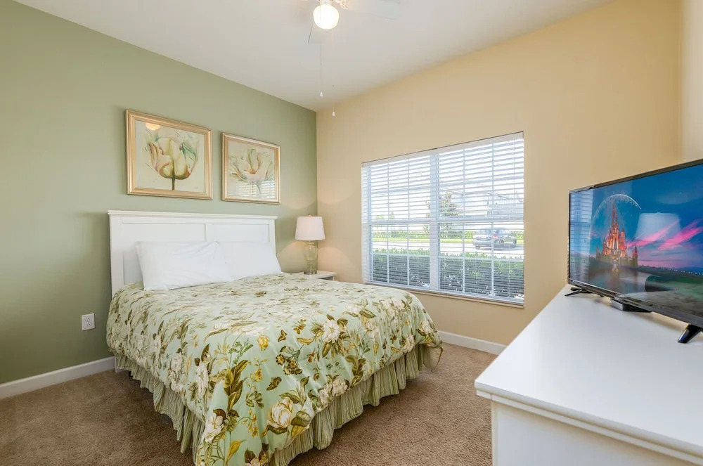 Cozzy home 5Bdr 5Bath with Pvt Pool and close to Disney parks