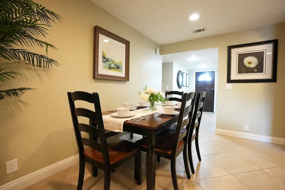 Awesome 4 Bedroom, 3 1/2 Bath Home 1/2 Mile Walk To Disney