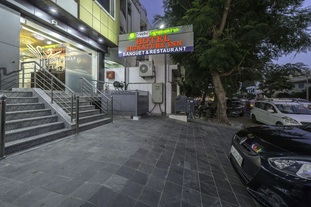 FabHotel Signature Inn