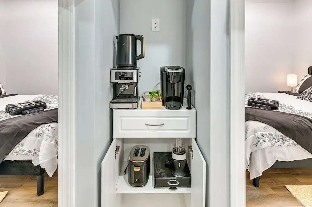Walk to Park: Modern Apt 2 Mi to Union College!
