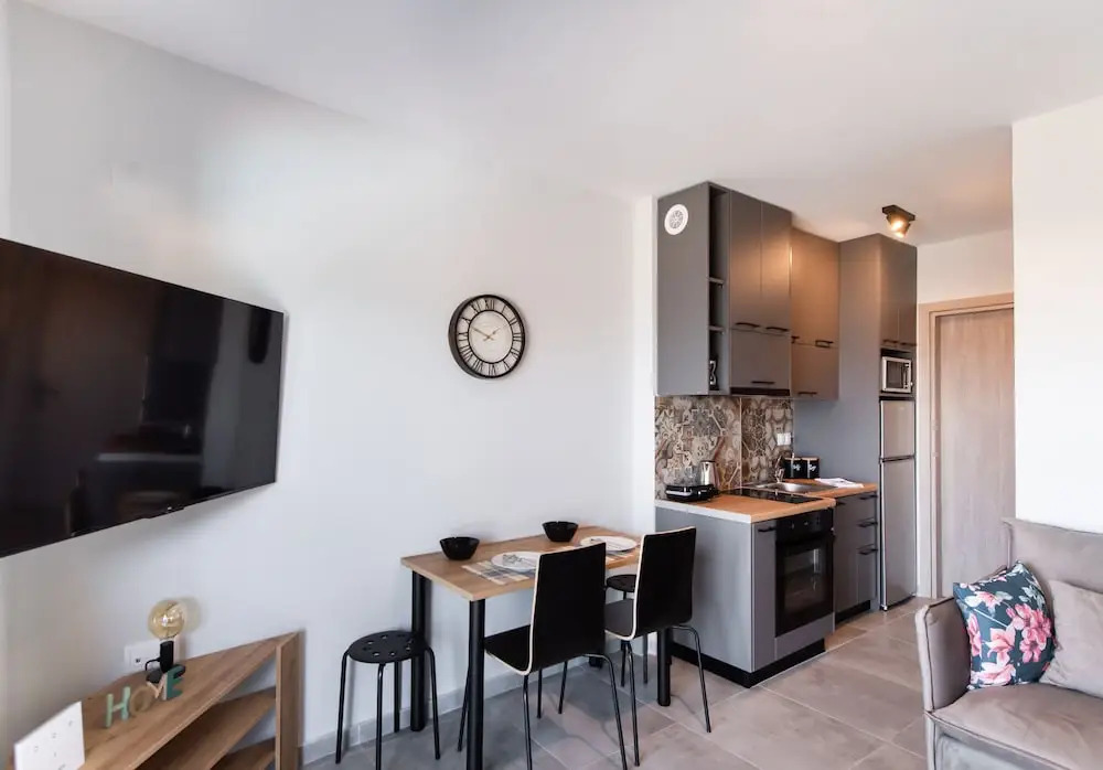 The Bee Apartments Sea View