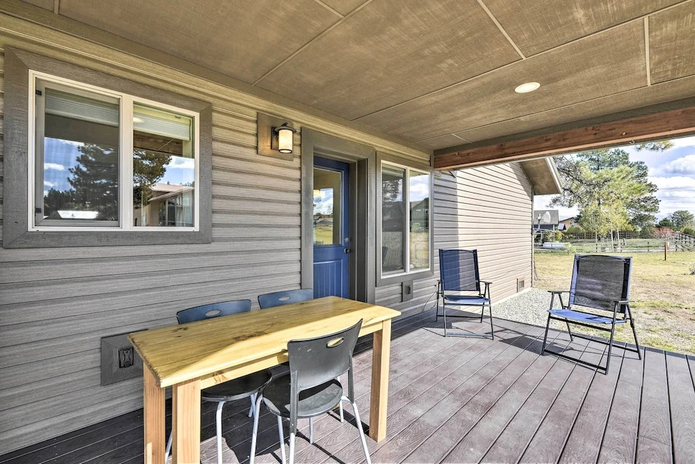 Cozy Designer Home w/ Gorgeous Mountain Views!