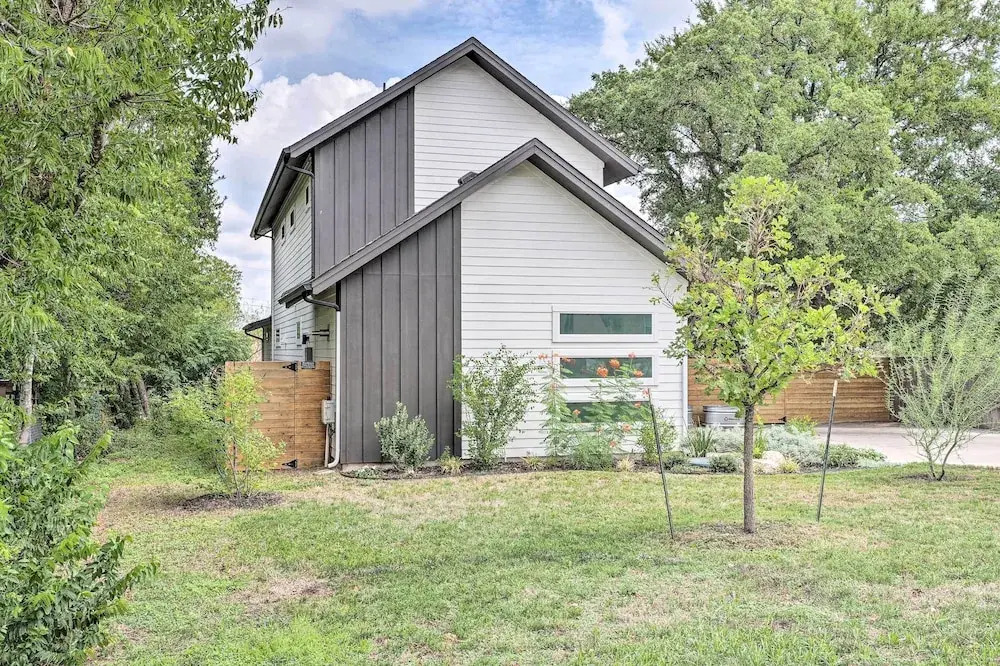 Gorgeous Georgetown Home, Walk to the Square!