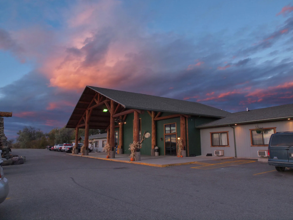 Ninepipes Lodge