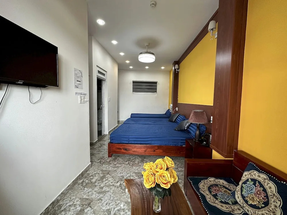 OYO 1204 Hoang Linh Hotel
