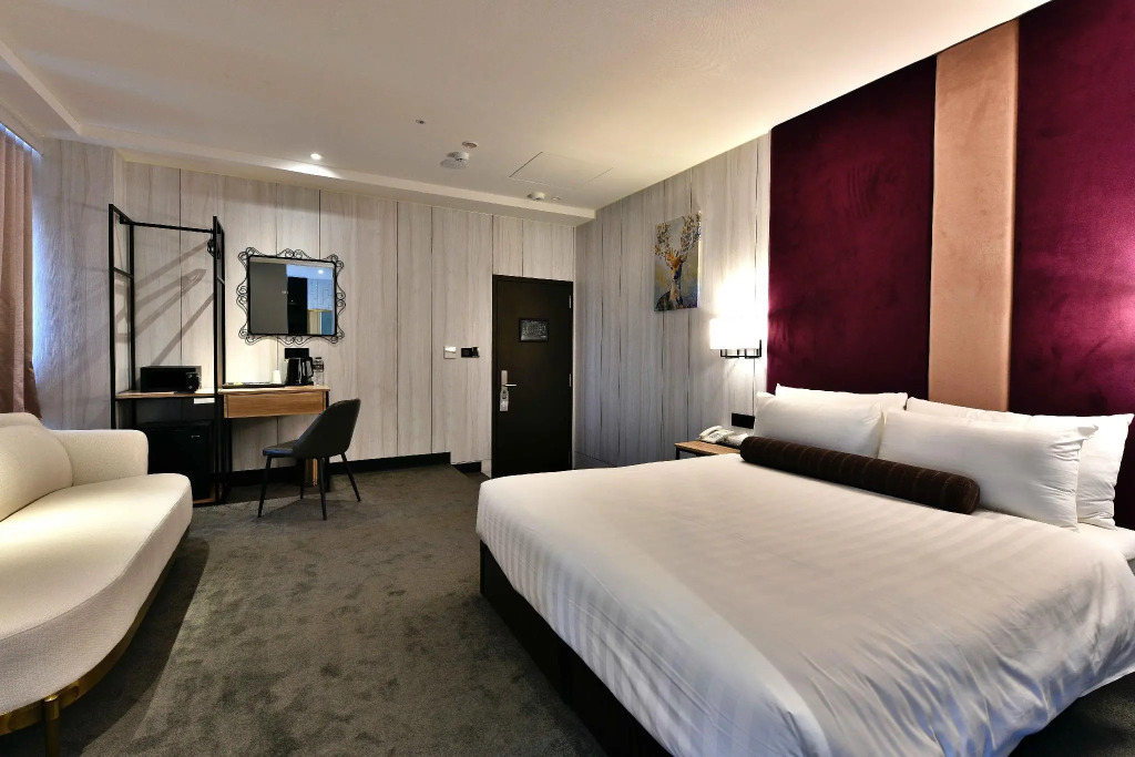 Mayer Inn