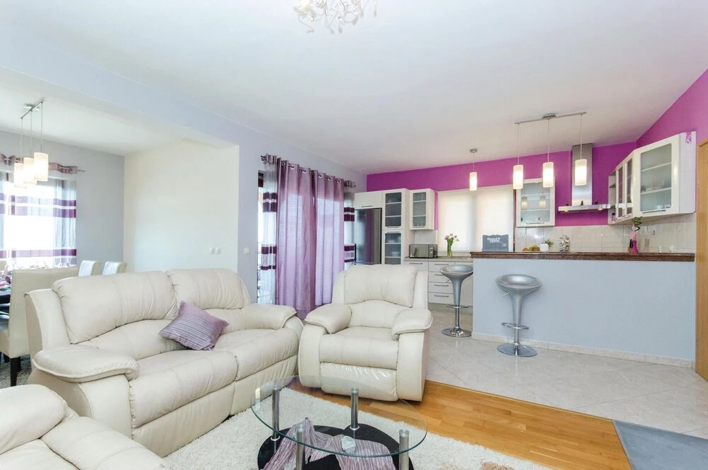 Awesome Home in Solin with WiFi, 8 Bedrooms & Hot Tub
