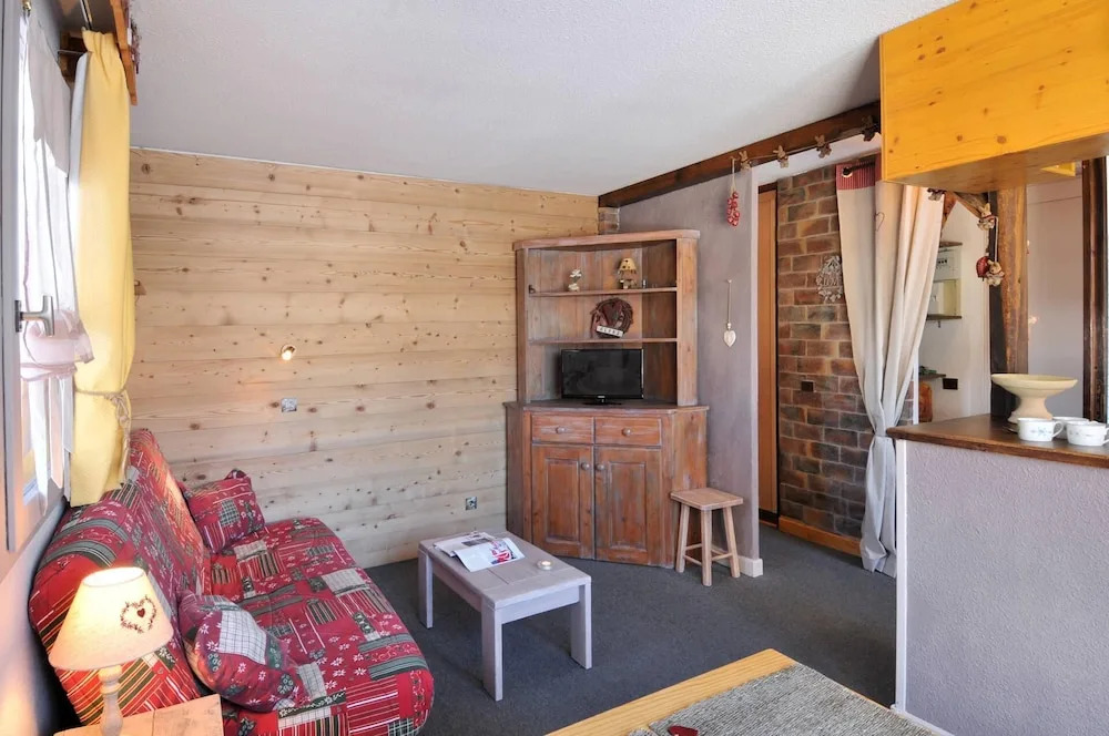 Belle Plagne Two Roomed Apartment on Slopes for 5 People of 31mâ² Tq02