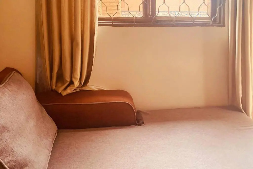 M&M Residence Bukoto. Unlimited Wifi, Netflix