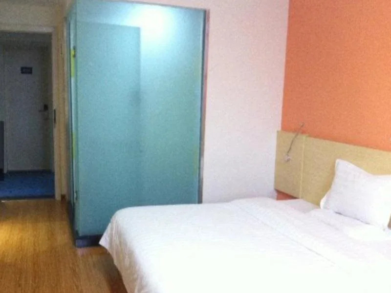 7Days Inn Chengdu East Train Station
