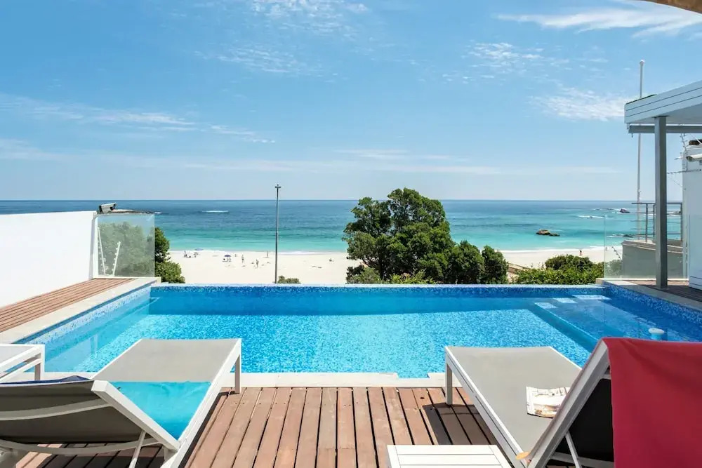 Villa Bleu Blanc in Camps Bay With Pool and Views