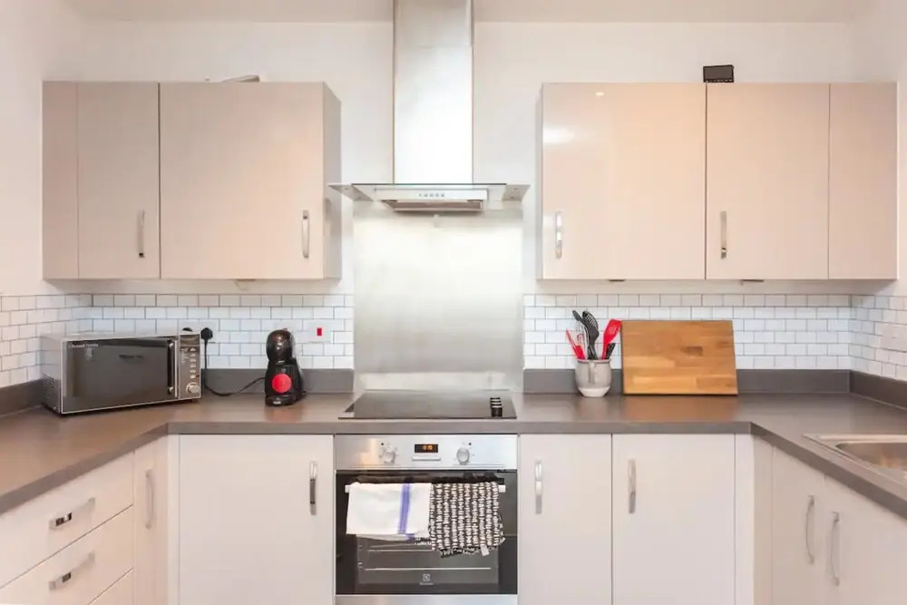 Fantastic 1 Bedroom Apartment in East London With Balcony
