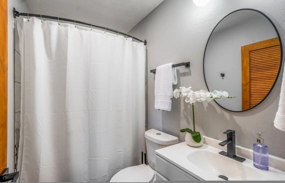 East End Studio Close to Houston Hotspots