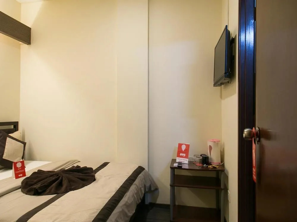 OYO 89979 Diamond Hotel