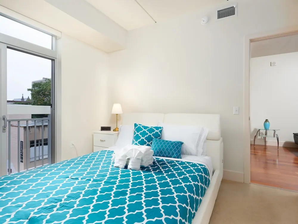 2br/1ba Apartment Near Rittenhouse Square 2 Bedroom Apts by RedAwning