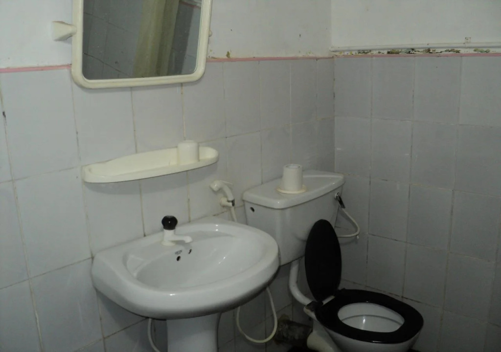 Four Teess Rest Inn