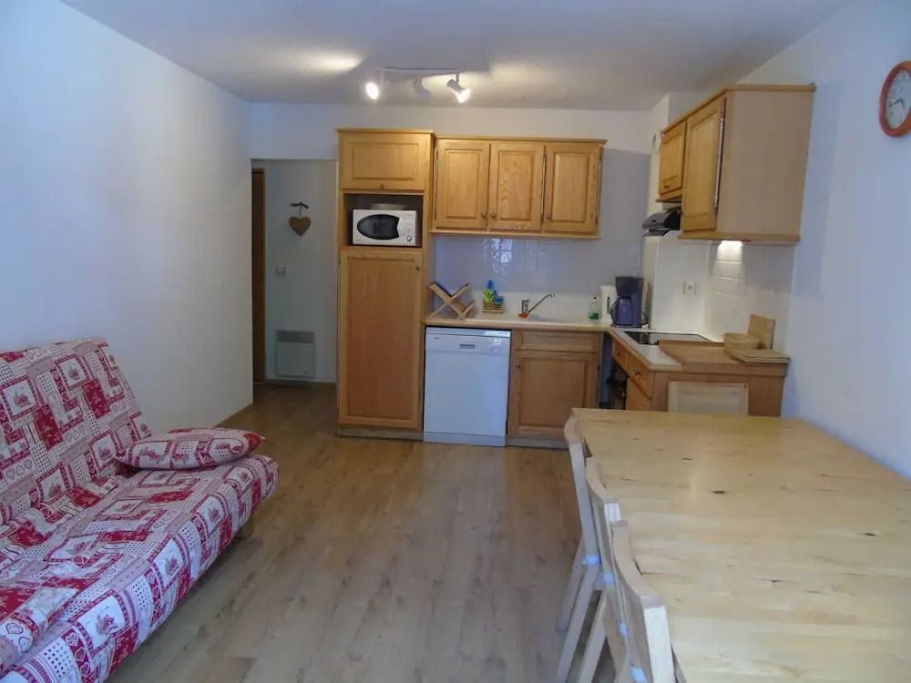 Lou Services Apartment CHAR8 LSI 001