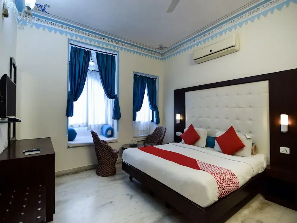 Hotel Mandiram Palace