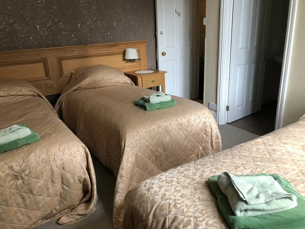 Greyhound Hotel