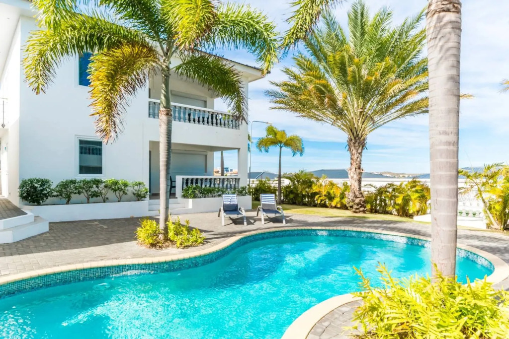 Mellow Mood Retreat: Safe Private Gated Oasis