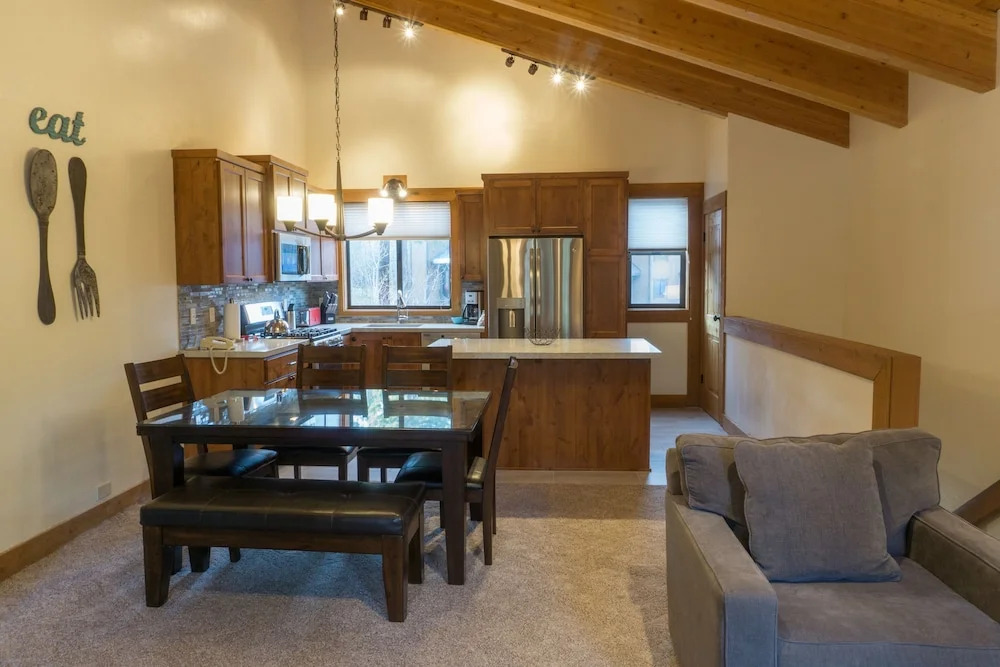 3048 Aspen Grove