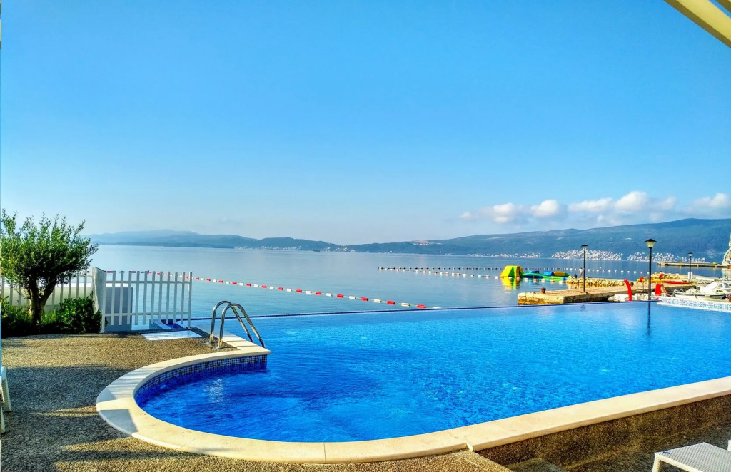 Carine Hotel Delfin