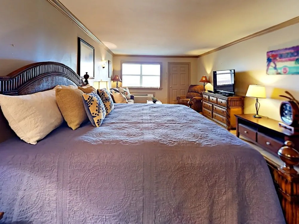 144 Sea Breeze 1 Bedroom 1 Bathroom Condo