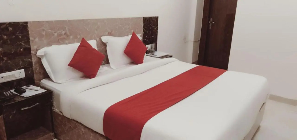 OYO 88430 Hotel Param Palace