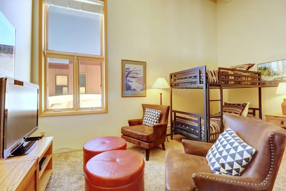 Alluring Lofty Condo In East Village - PG310 by RedAwning