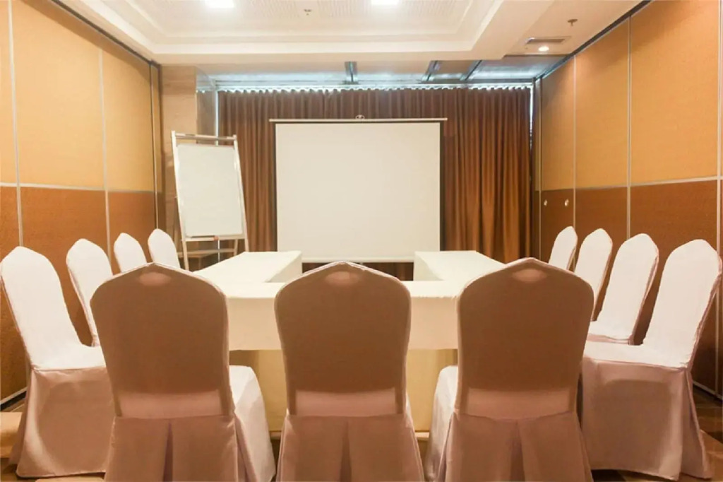 One Central Hotel & Suites