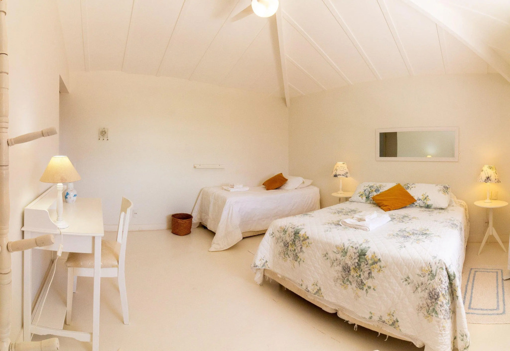 Harmoniosa Mansão com Sete Suítes a 3 min da Praia da Ferradura por Luxury Rentals