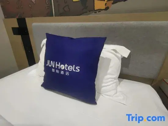 Junyi Chain Hotel (Xishui Zhongbai Storage Chinese Medicine Hospital Branch)