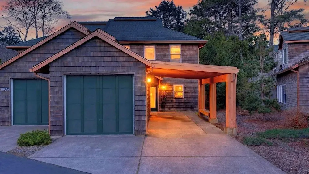 Tides & Timber by Avantstay Lakeside Retreat + Hot Tub + Kayaks + Paddleboard + Bikes Near Beach