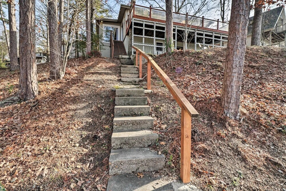 Riverfront Deck + Fire Pit: Hot Springs Retreat!