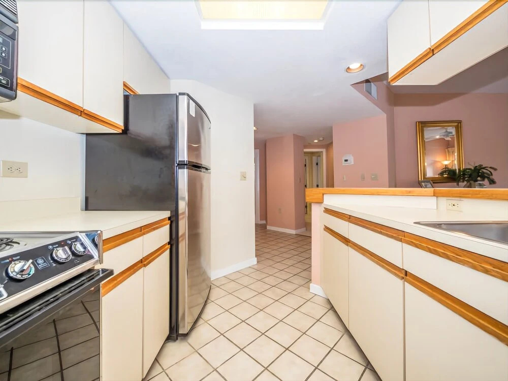 Barrington Court 417 - One Bedroom Condo
