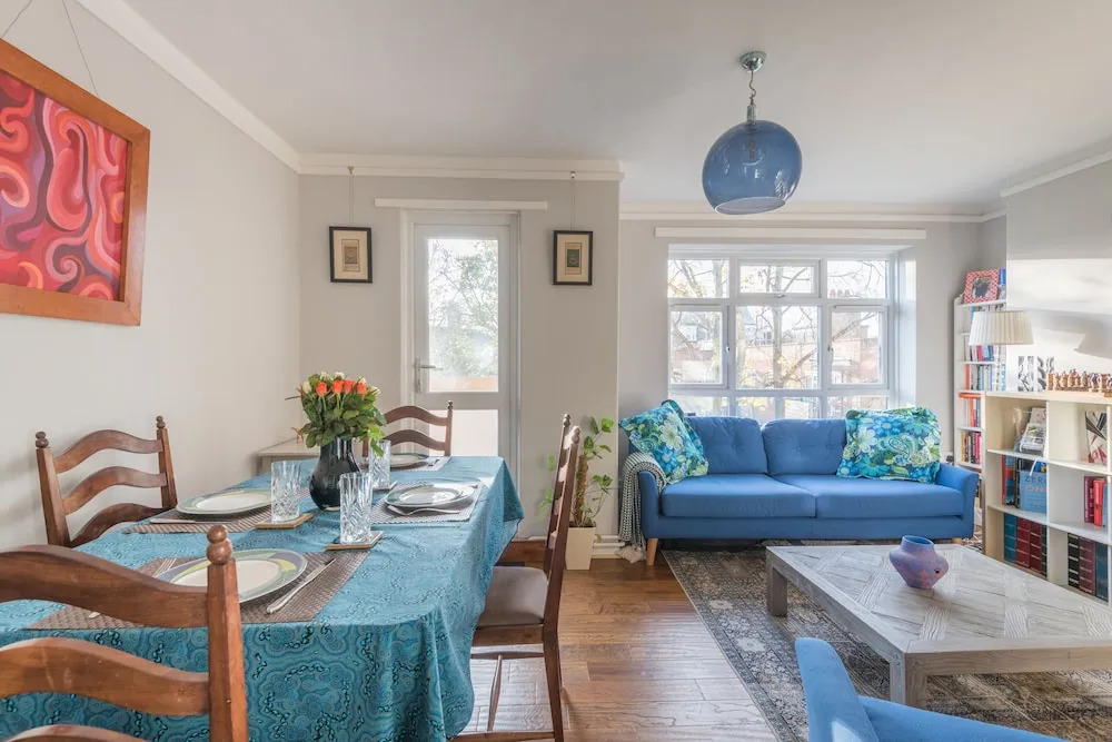 Stunning and Warm Home in Wandsworth by Underthedoormat