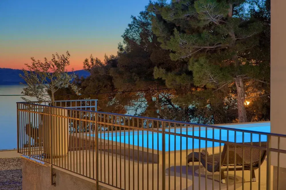 Villa St Martin-Reef - Exclusive Seafront Villa with Private Heated Pool