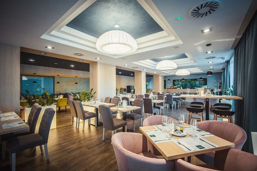 Onyx Luxury Sarvar