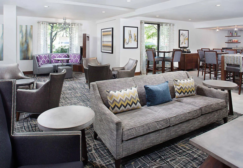 Courtyard by Marriott Manchester-Boston Regional Airport