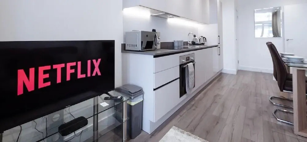 Fantastic 1 Bedroom Apt with PARKING