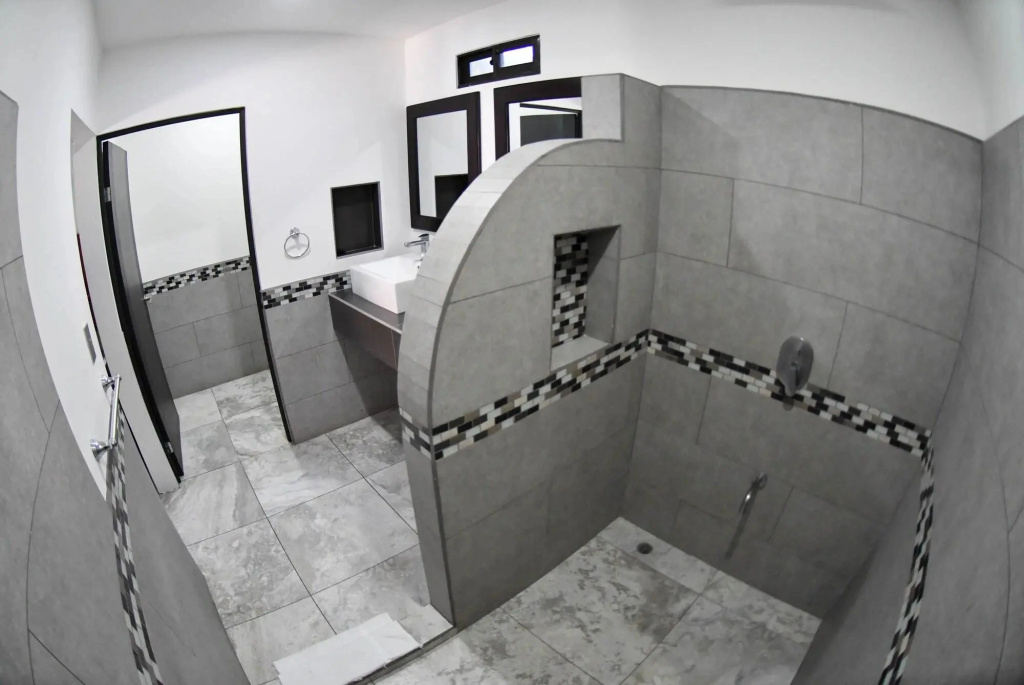 Republik Hotel, Bistro and Disco on Site
