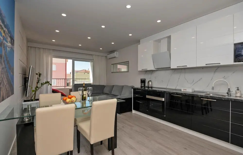 Awesome Apartment in Makarska With Wifi and 1 Bedrooms